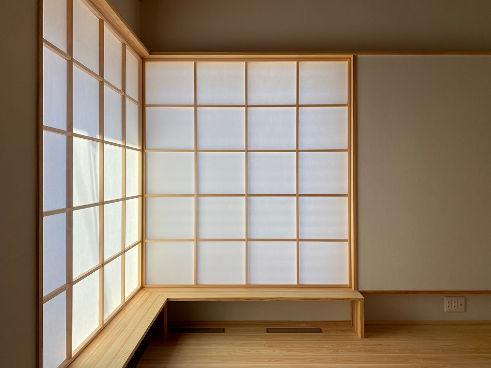 和紙特有のふんわりとした灯りが好まれ、断熱効果も非常に高い