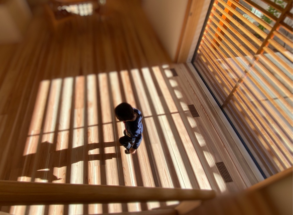 見学会を開催してもまずこども達が向かうのが窓か階段