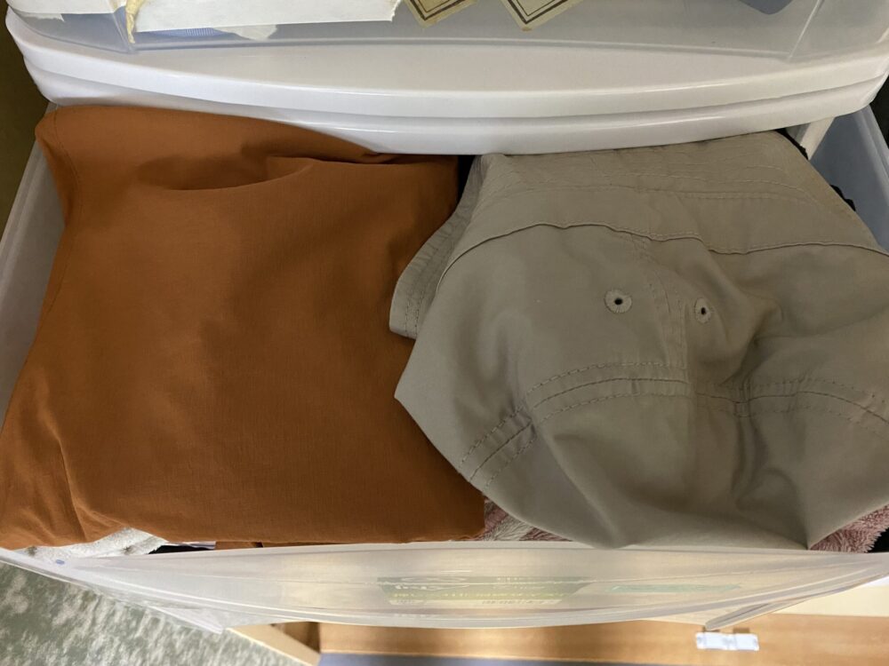 衣装ケースがパンパンでは取り出しのたびにストレスを感じる。一番下や奥は悪臭が。