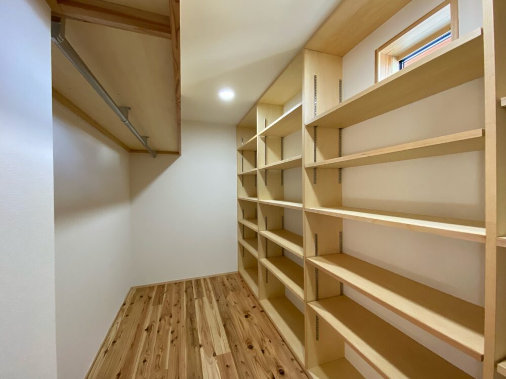 2階にウォークインクローゼットを増設した例。サンルームやトイレとの兼ね合いと相談になる