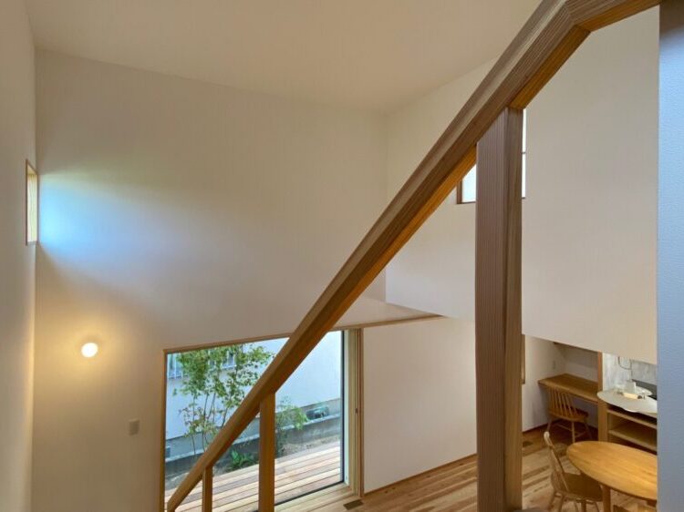 滑らせたくなる手摺