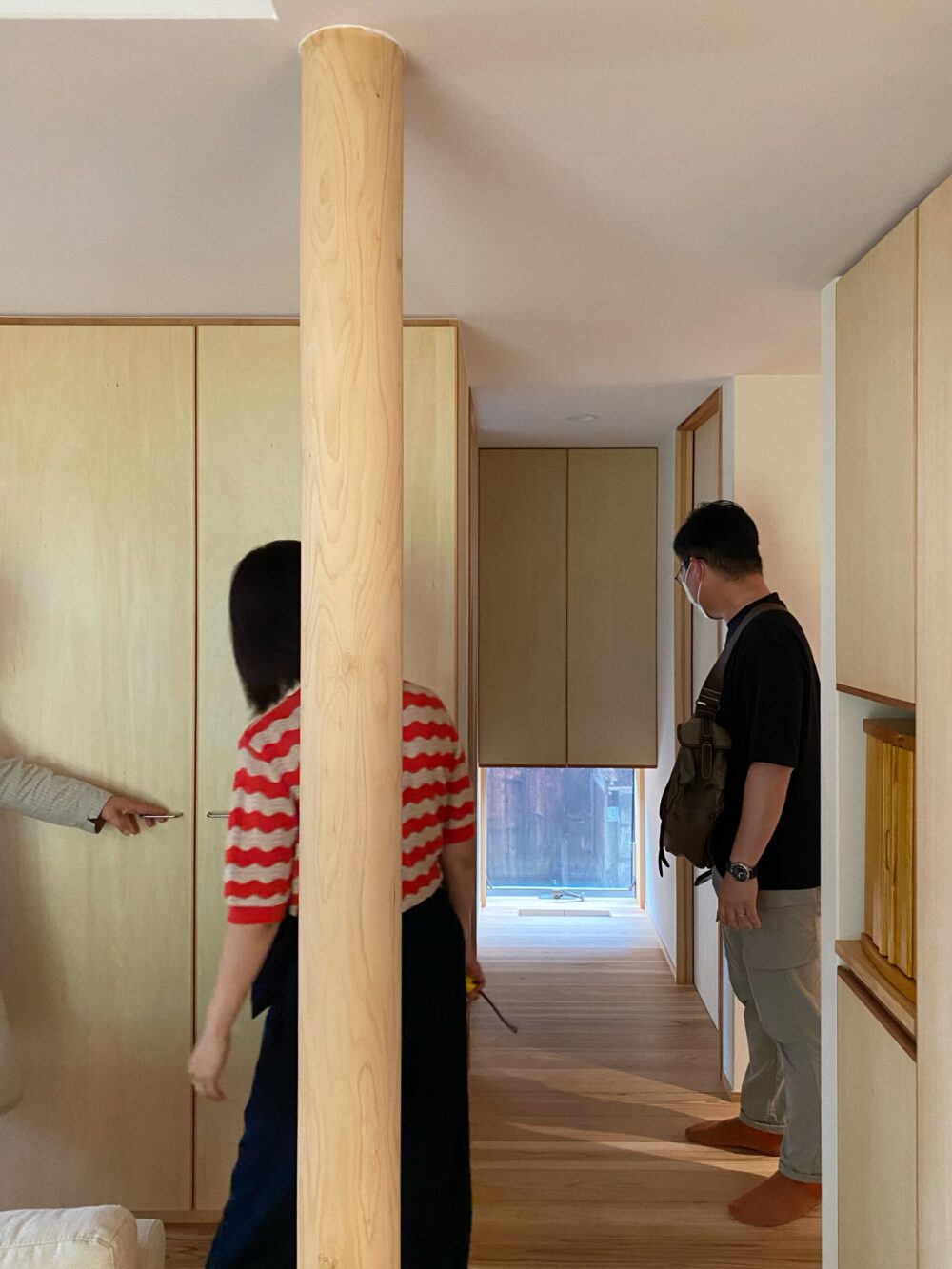 窓まわりに垂れ壁・袖壁と呼ばれる小さな壁を作らず、ピタッと収めることが開放感の秘訣