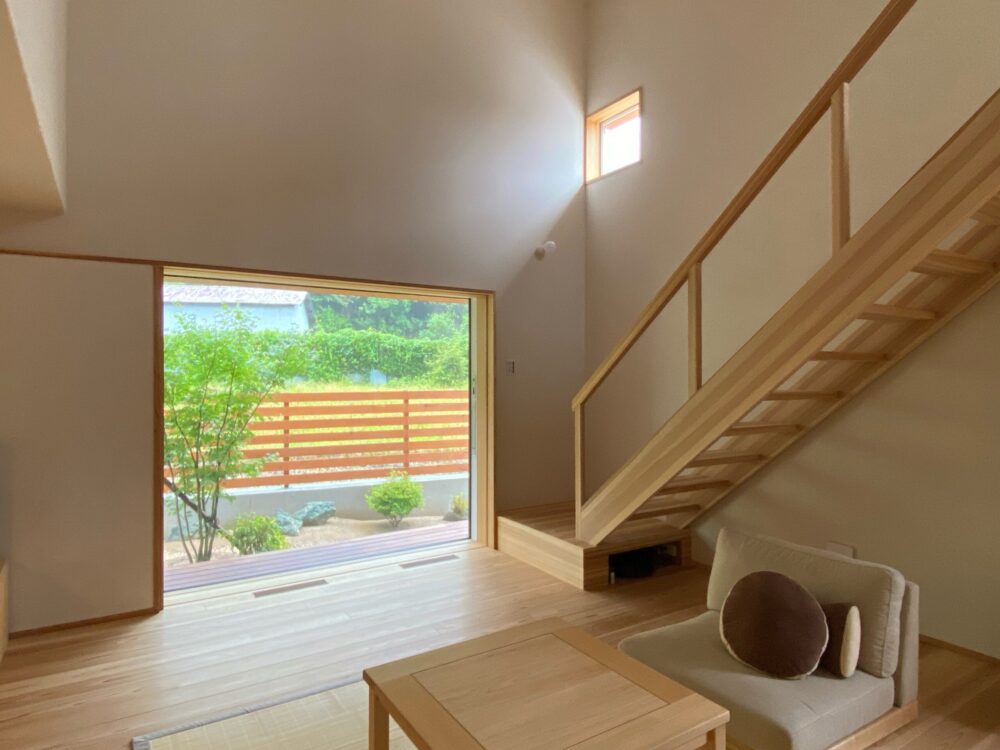 階段下には伊礼さんにも興味を持っていただいたルンバの家が