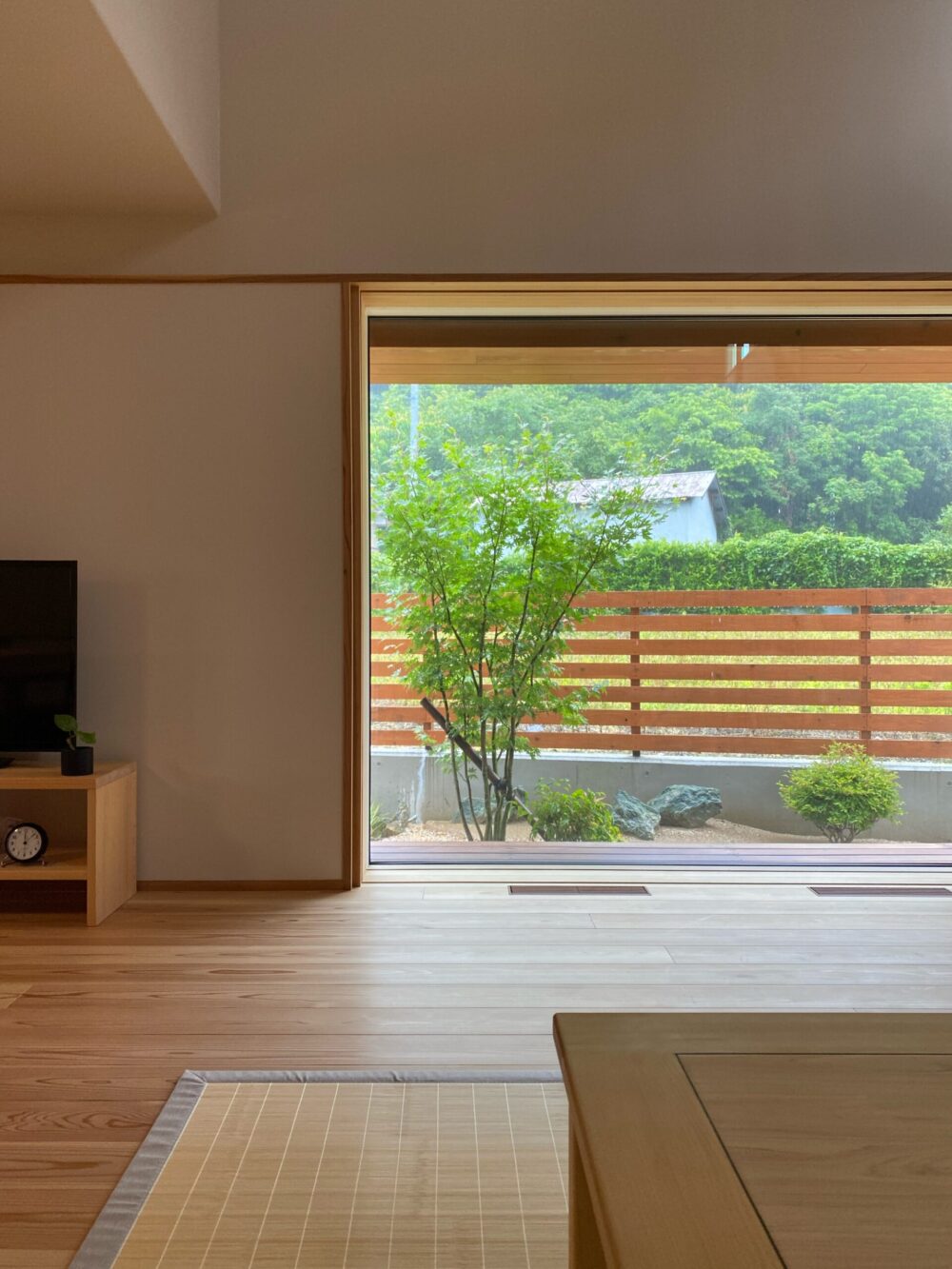 遠くが見える場所に窓を取るのも、豊かな外を採り込むため