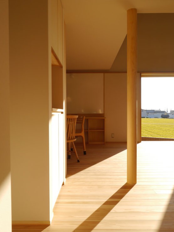 i-works1.0岩出。差し込む光によって身体のリズムも整う