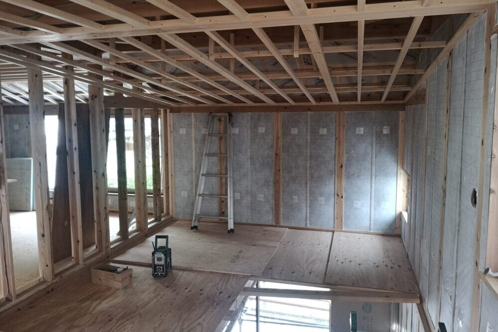 安くて便利なものは高性能であったとしても、生涯でみると安心はできない。断熱材は長持ちする者を。