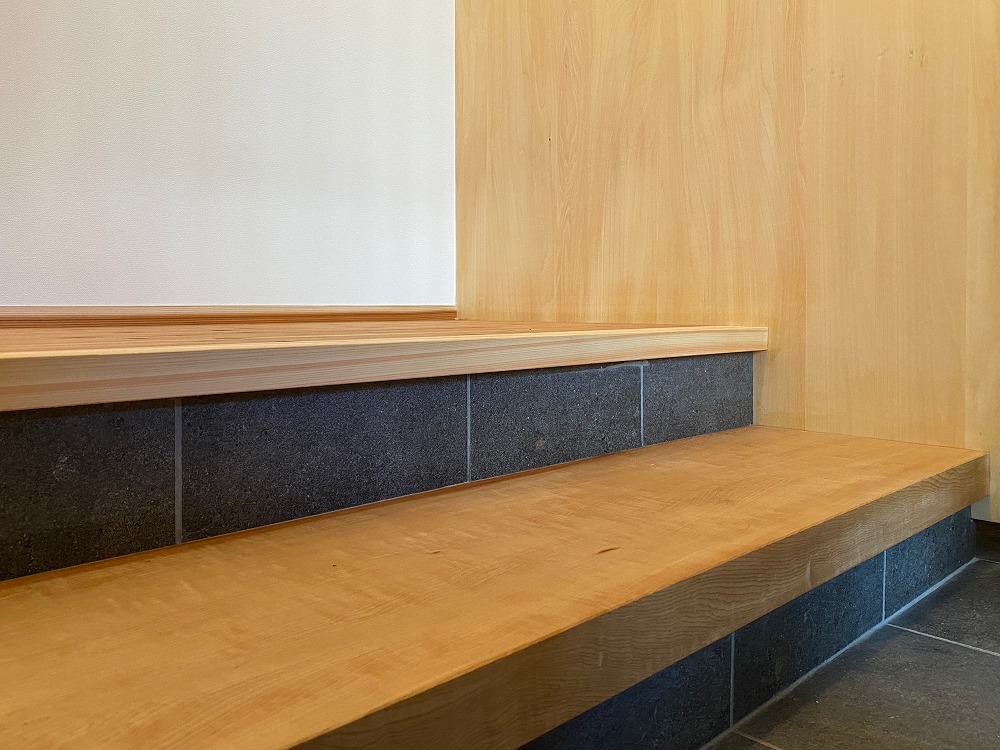 木にはきっと魂が宿る。祖父母様が大切にされてきた一枚板が大切なお孫さんたちに引き継がれた