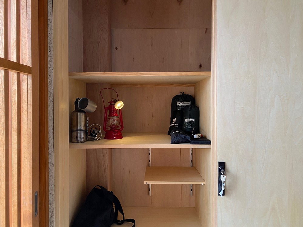 試しにキャンプ道具を設えてみると、眺めるだけで心躍ります