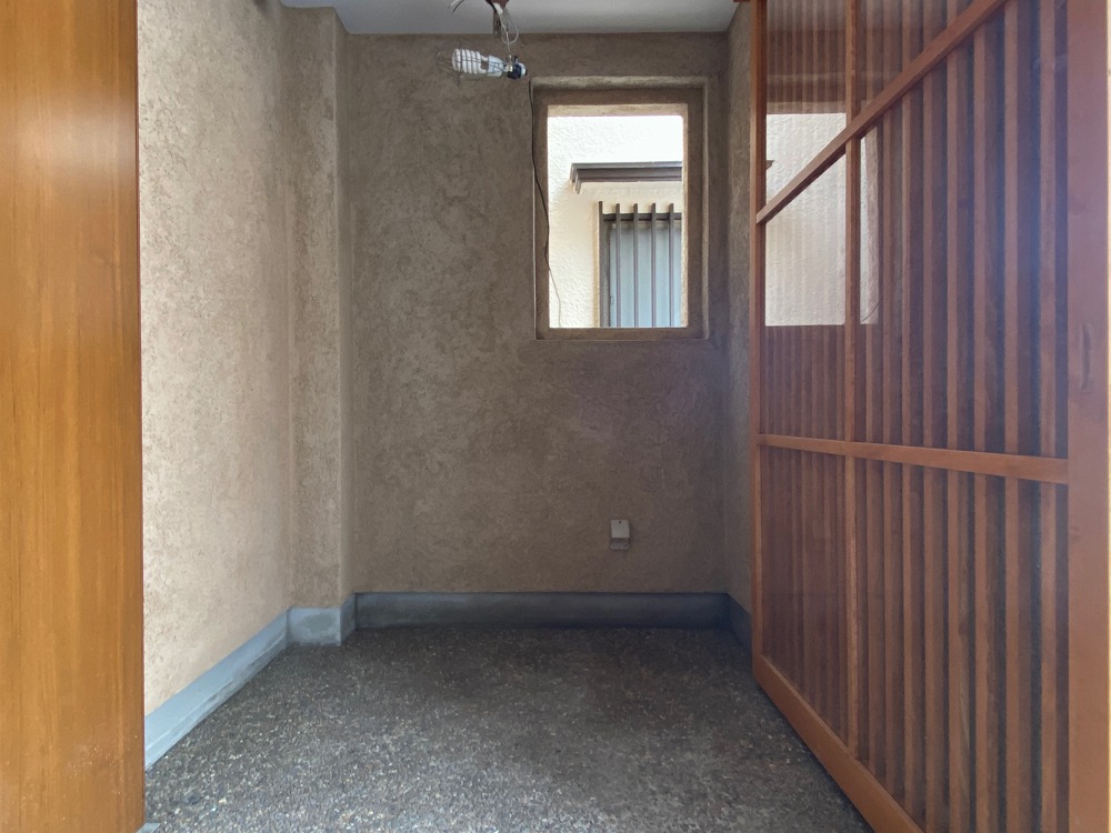 ここにお湯の出る手洗いを付けてもきっとおもしろい