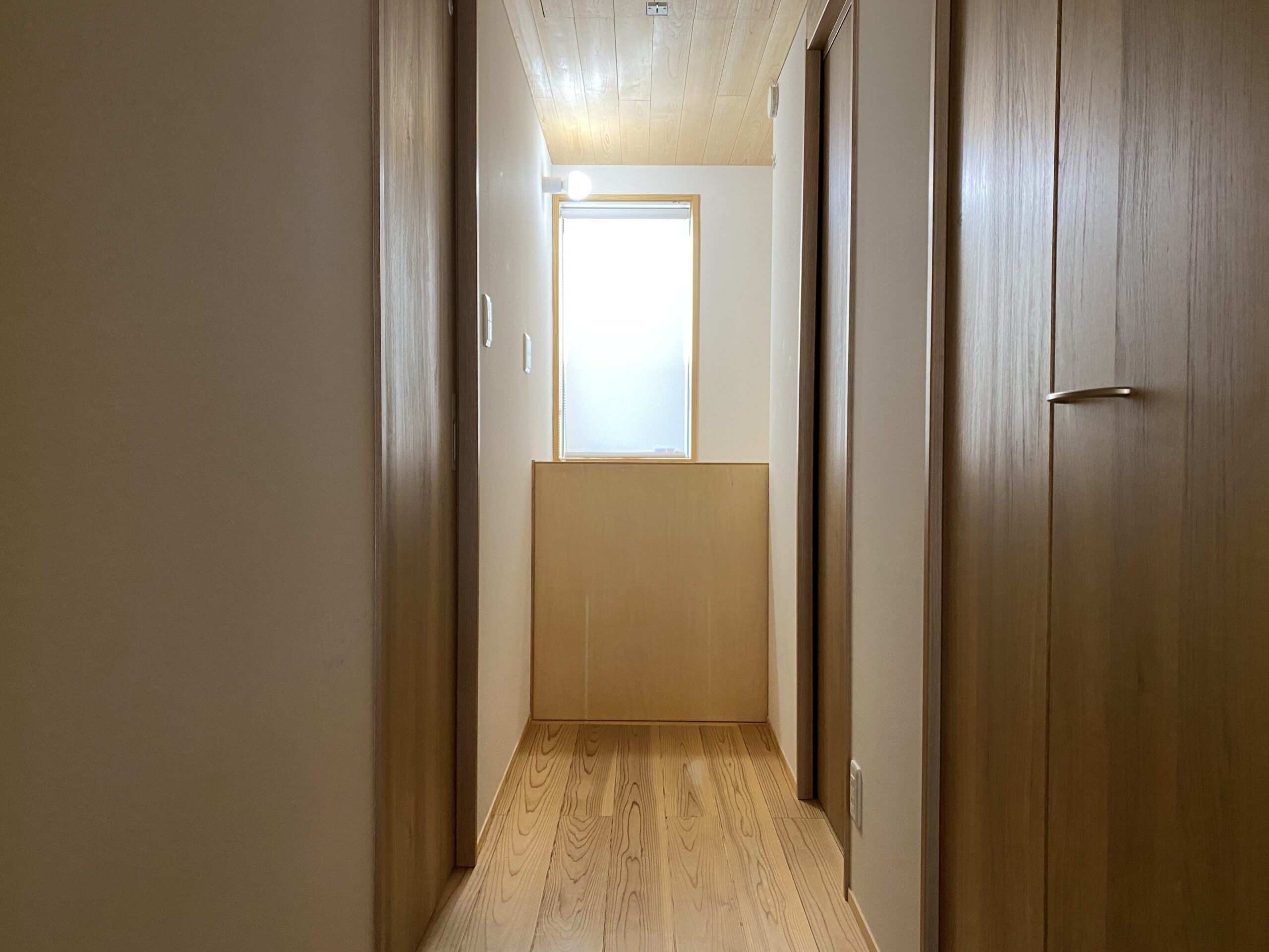 転落防止として、小さいお子さんがいる家庭、ペットのいる家庭で重宝される