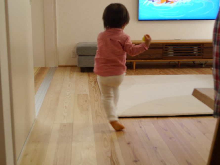 木の家で育つ子どもは活動量も多いと言われる