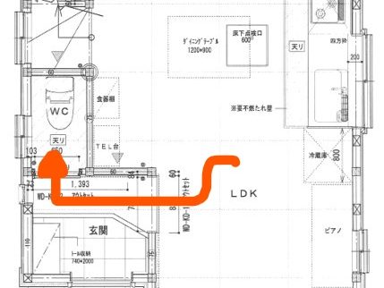 こちらの家はLDK側は完全な壁にして、玄関室から出入りができるトイレ配置にしている