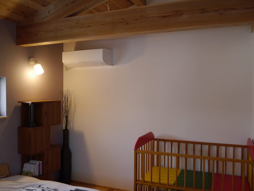 脱衣室の隣は寝室のため、お風呂上がりの温かいまますぐに子どもを寝かしつけることができる