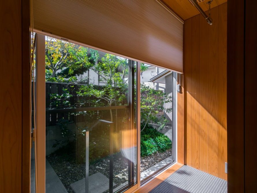 断熱構造がしっかりしているスクリーンを選び、光も柔らかく透過してくれる