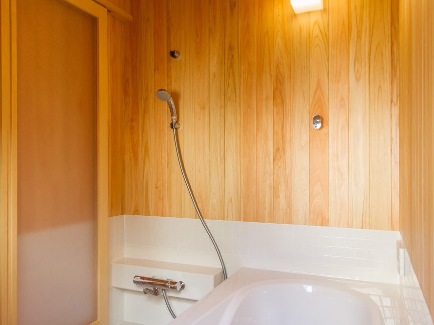 浴室の板貼りは調湿効果もあり、実は手入れが簡単