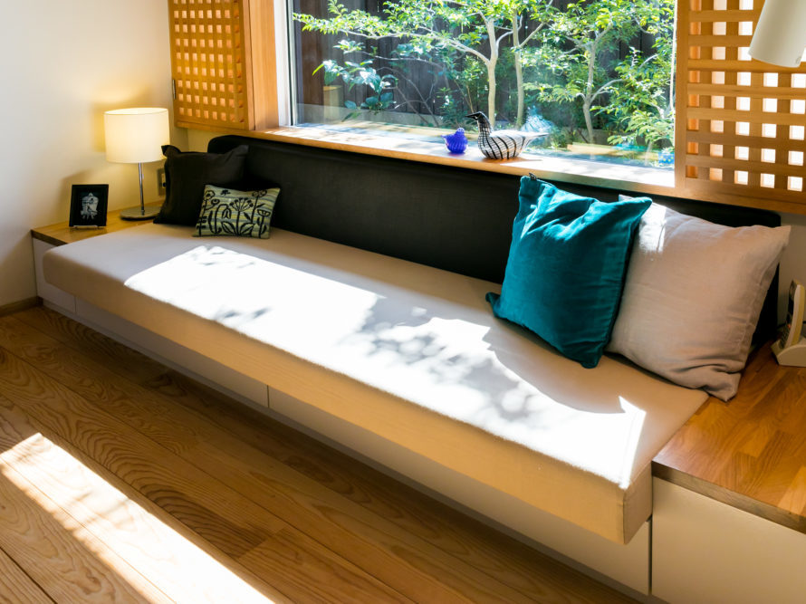 備え付けソファ