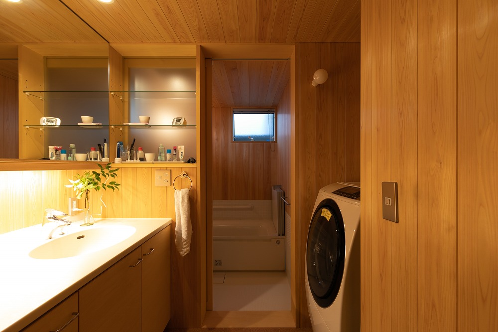 豊中の家の洗面浴室。どの伊礼さんの建物を見てもこの形から大きな逸脱はない。