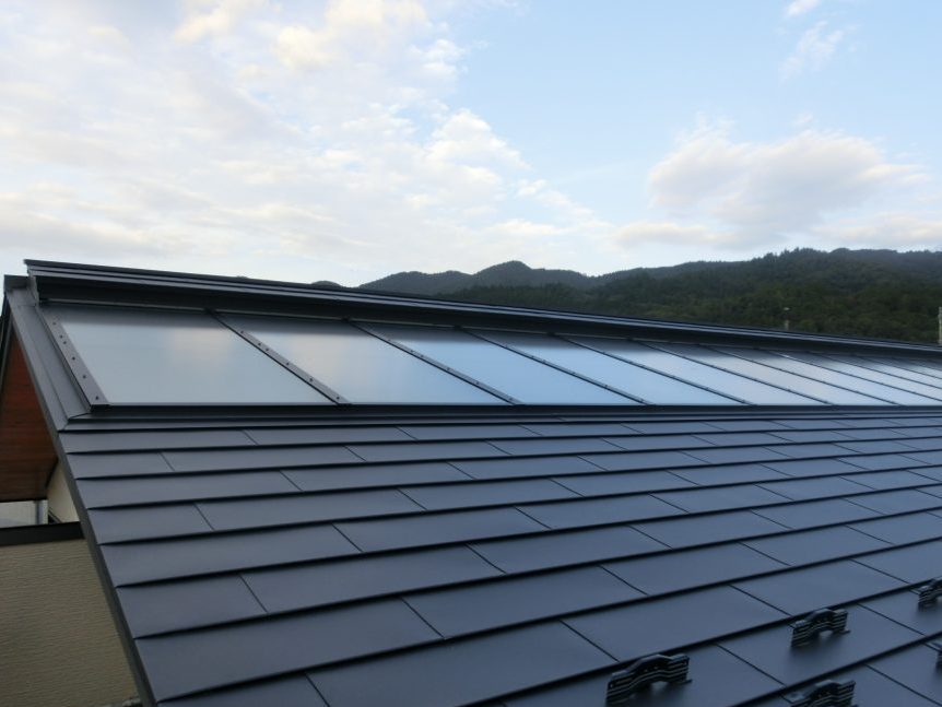 立平葺きや横葺きなど葺き方は様々