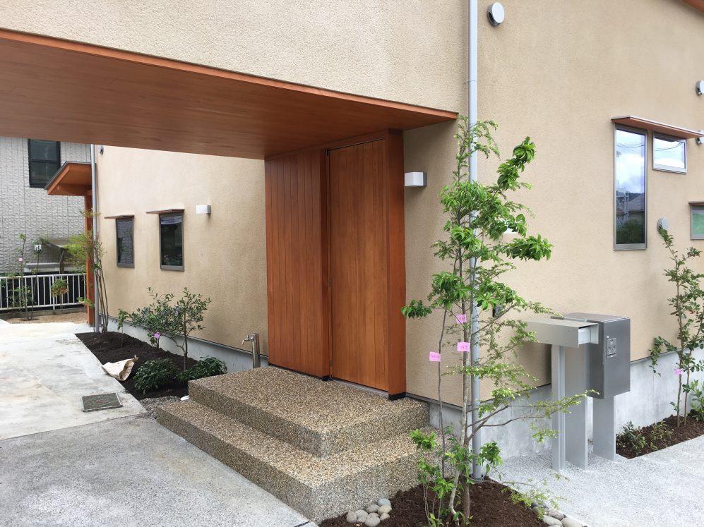 ソーラーコムの標準素材のひとつ塗り壁「カラーモルタル掻き落とし」i-works1.0s豊中モデル