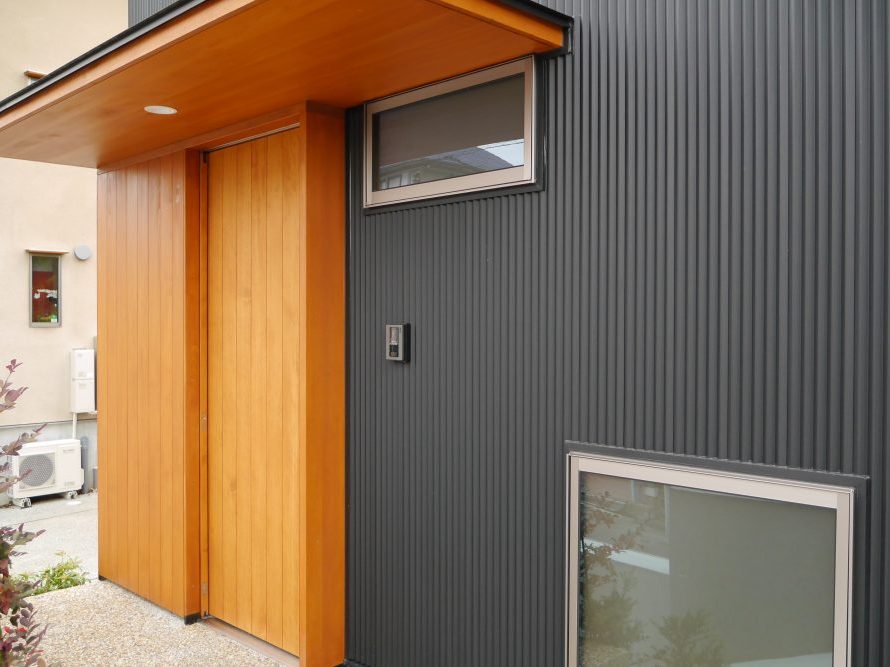 光の陰影がシャープになる伊礼さん&times;タニタのガルバ「ZiG」i-works豊中モデルハウス