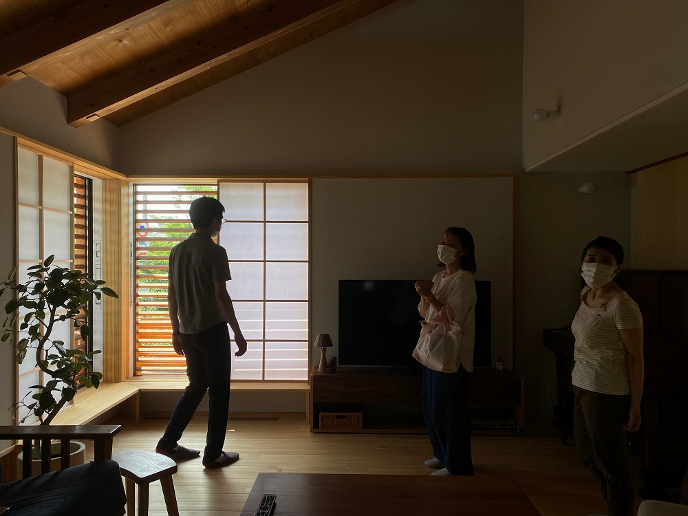 障子を使うと柔らかな灯りが室内を照らす。断熱効果も非常に高い