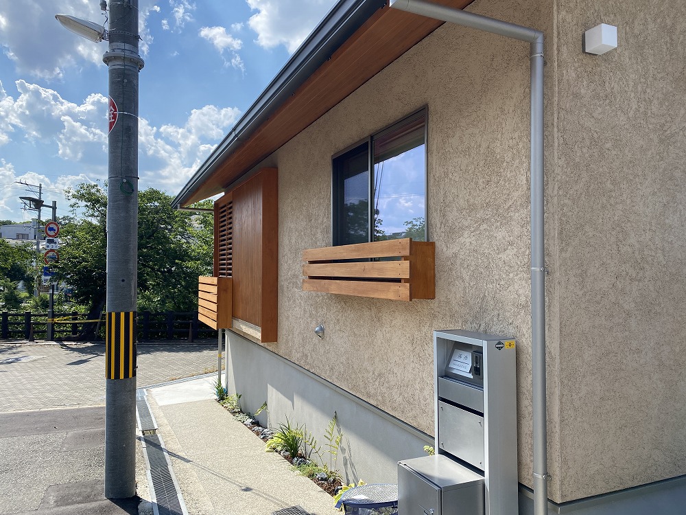 そとん壁のスチロゴテ仕上げの凹凸は眺めるだけで癒される