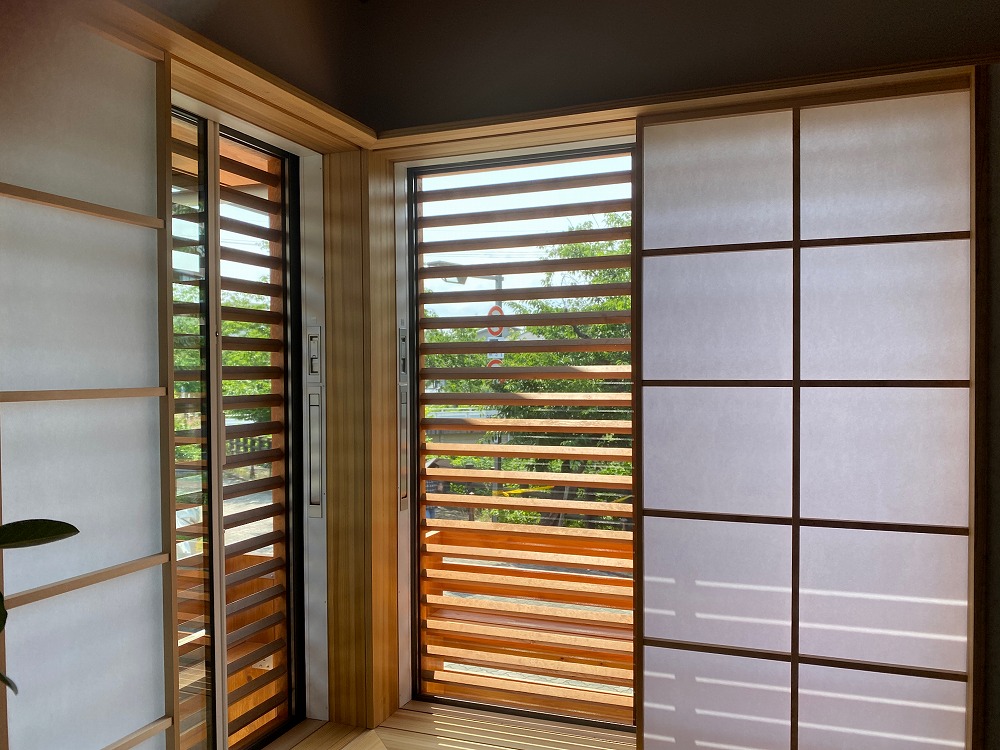 網戸も一枚で引き込めるため、中間期には通風・防虫用として活躍する