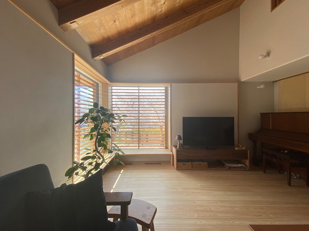 全開放とは雰囲気も変わり、視線と灯りを絞ってくれる