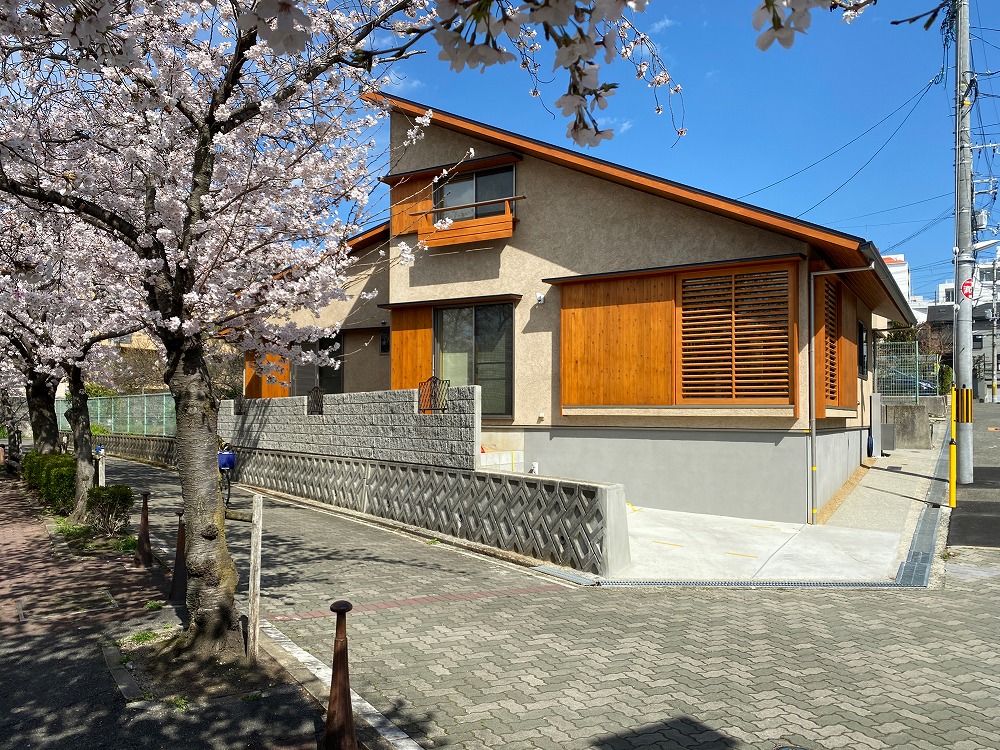 よく外からの視線を心配されるが通行人から中はほとんど見えない