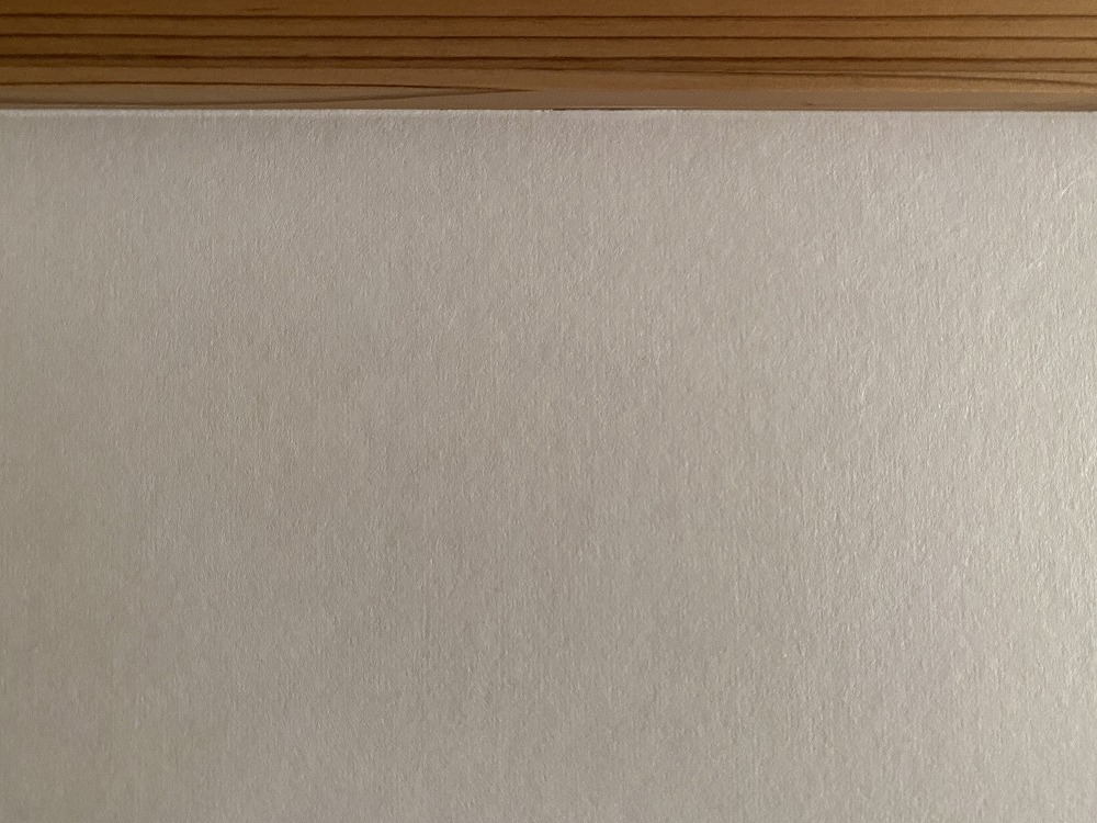 「陽の木の家」では土佐和紙を標準とし、こちらも調湿効果と肌ざわりがいい