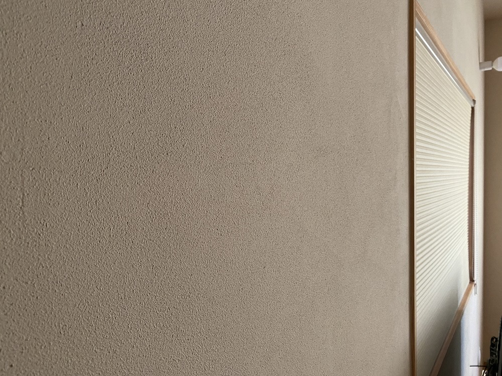 落ち着きある珪藻土で暖色の室内にすることもある