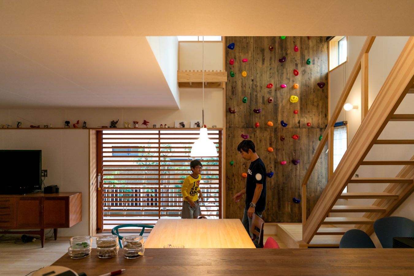 自室に籠らず、ダイニングが一番の居場所になるのがソーラーコムの木の家の魅力