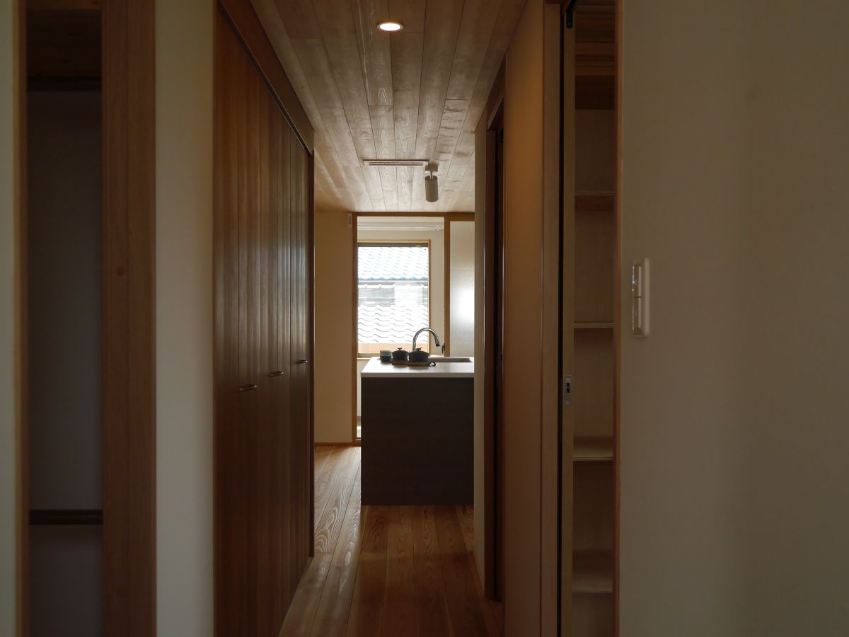 水回りとサンルームが1列にズラリと並ぶソーラーコムのモデルハウス