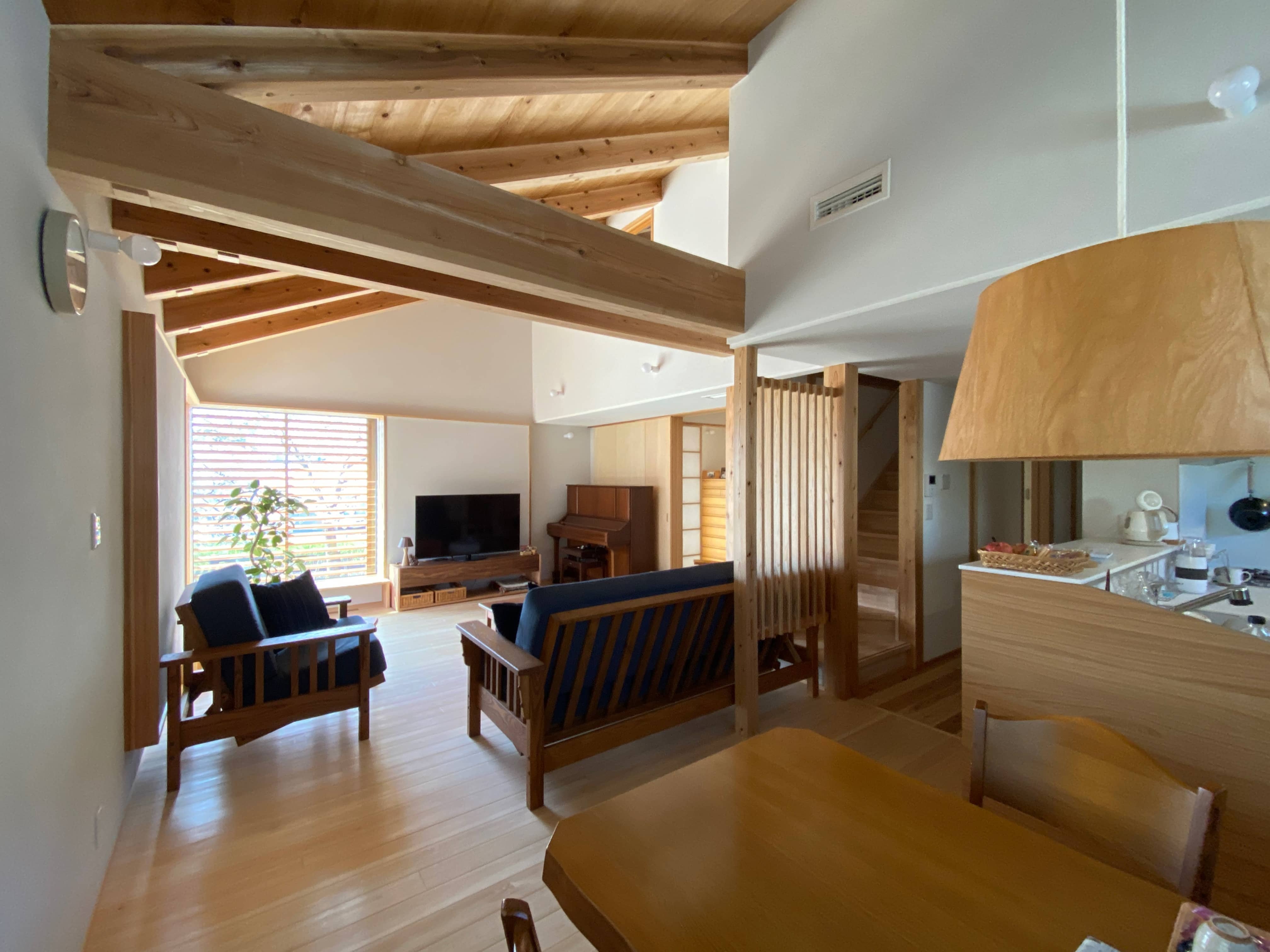 こうした設計事例は一棟一棟、敷地やライフスタイルに合わせて工夫されており、「すべての人が同じ快適さを感じるとは限らない」点には留意が必要です。