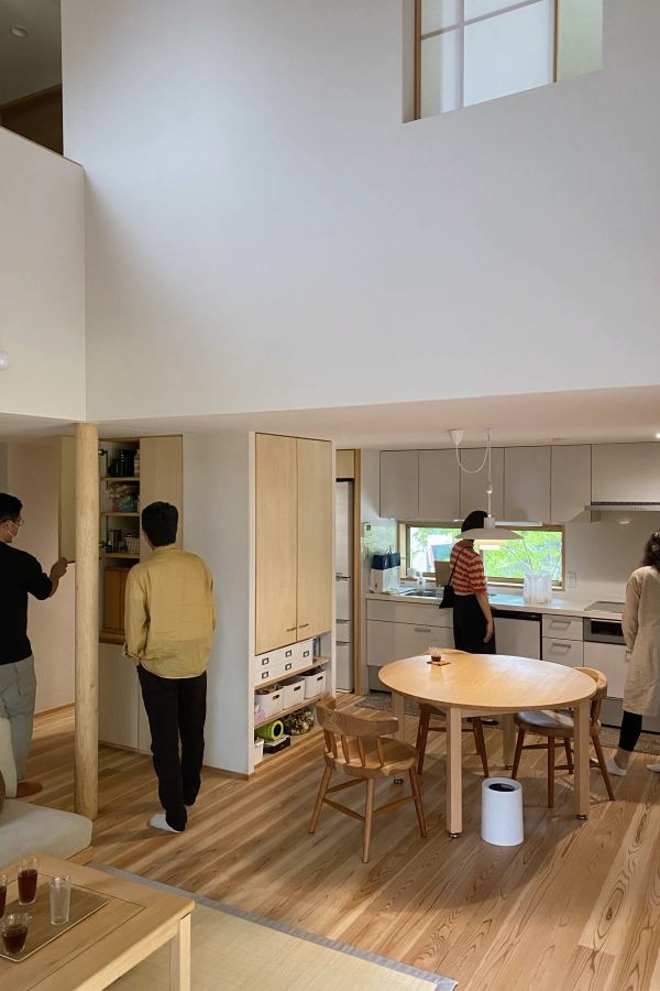 同じくi-works1.0壁と天井に仕上げに対して、床の杉板貼りで重心が下がっている。