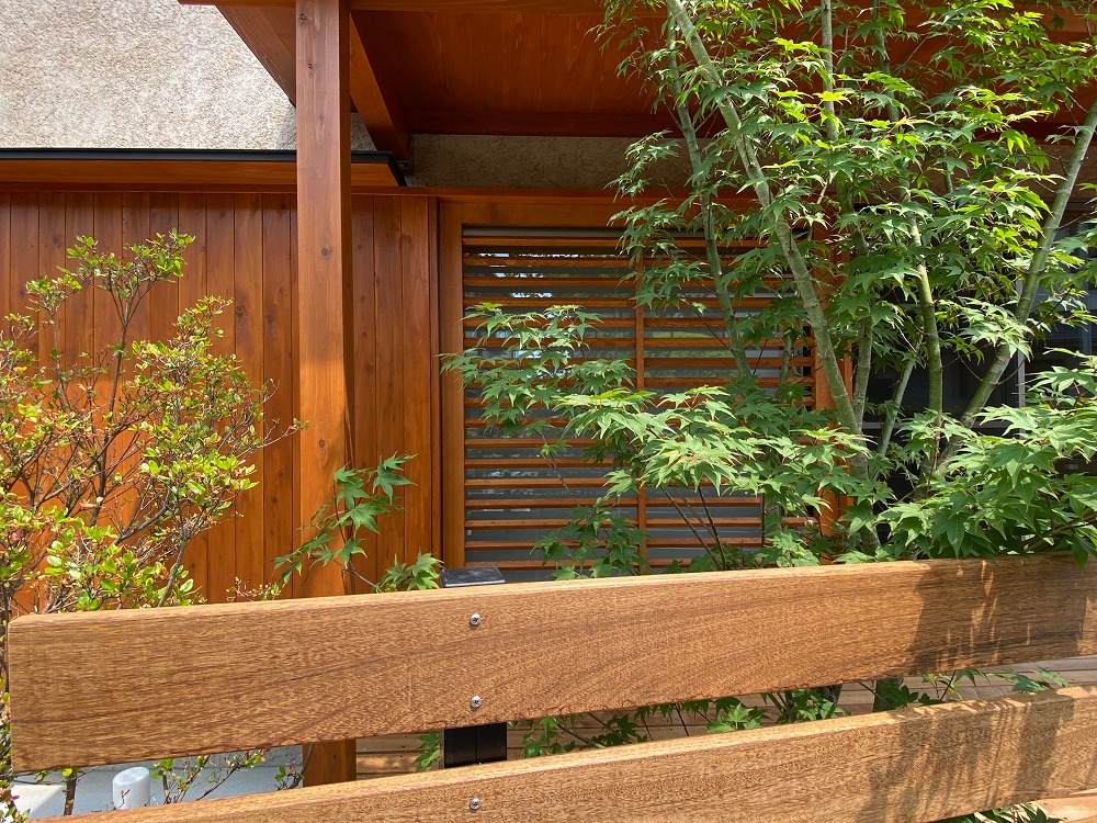 木製戸袋を製作することで外観デザインが向上