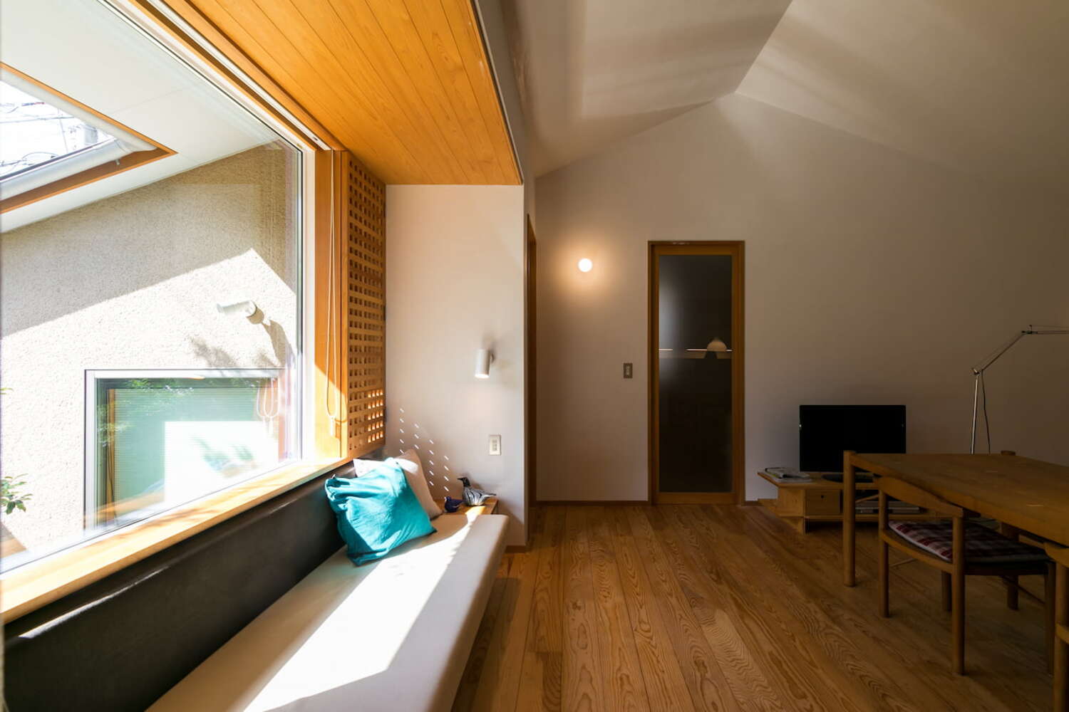 少し家具の高さを抑えてあげることで、空間がとても広く感じる