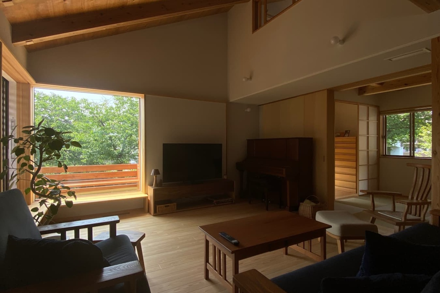 床を少しでも広く見せることで空間が広く見えるようになる