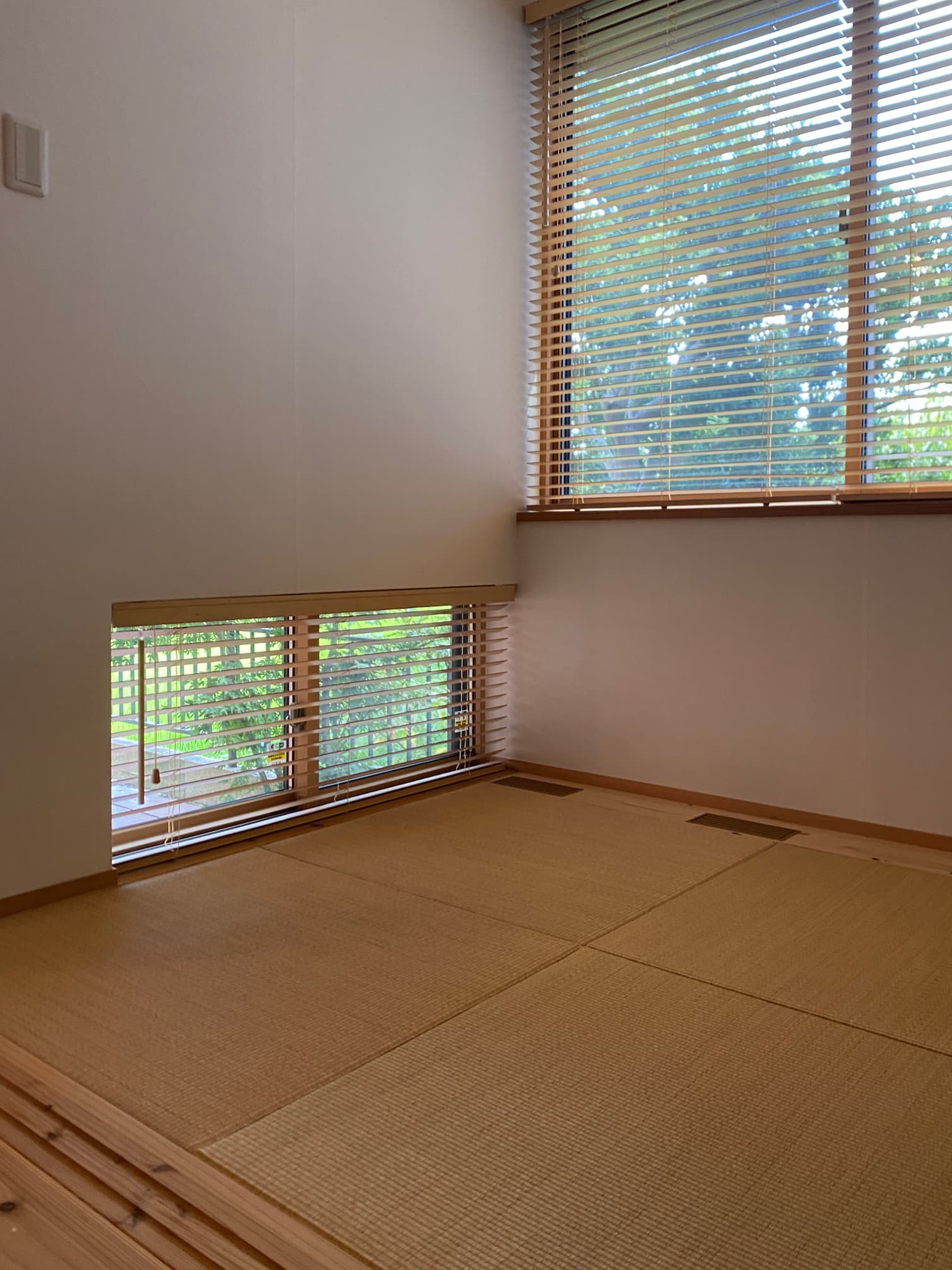 リビングと繋がりを持った小さな畳の間。3畳がかわいく、リビングをコンパクトにできる秘訣でもある