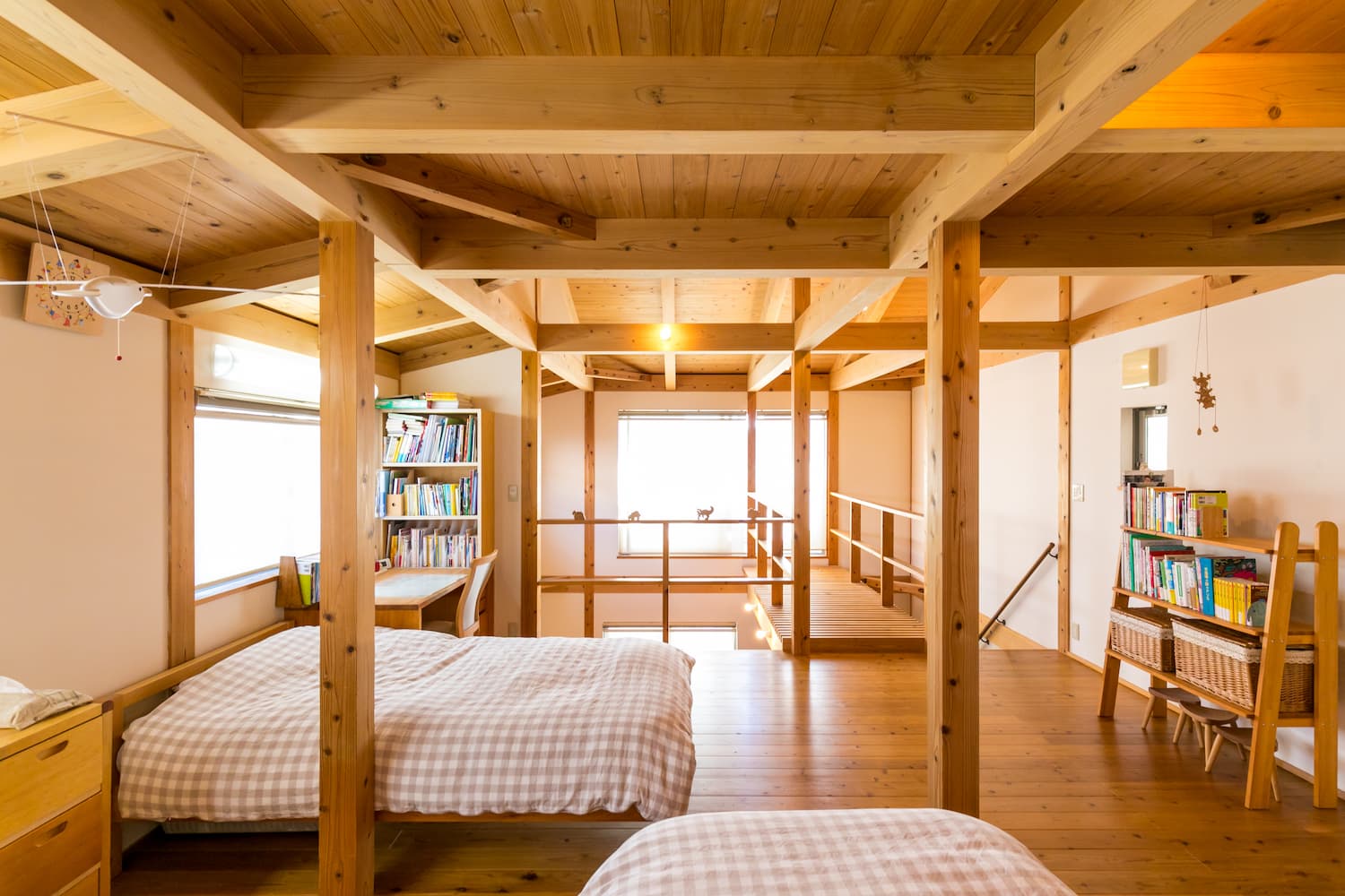 個室化すると、間仕切り、仕上げ、建具を入れ、廊下ができ温度ムラも発生してしまうので、できる限り開放的に子育てすることを望まれる方が多い