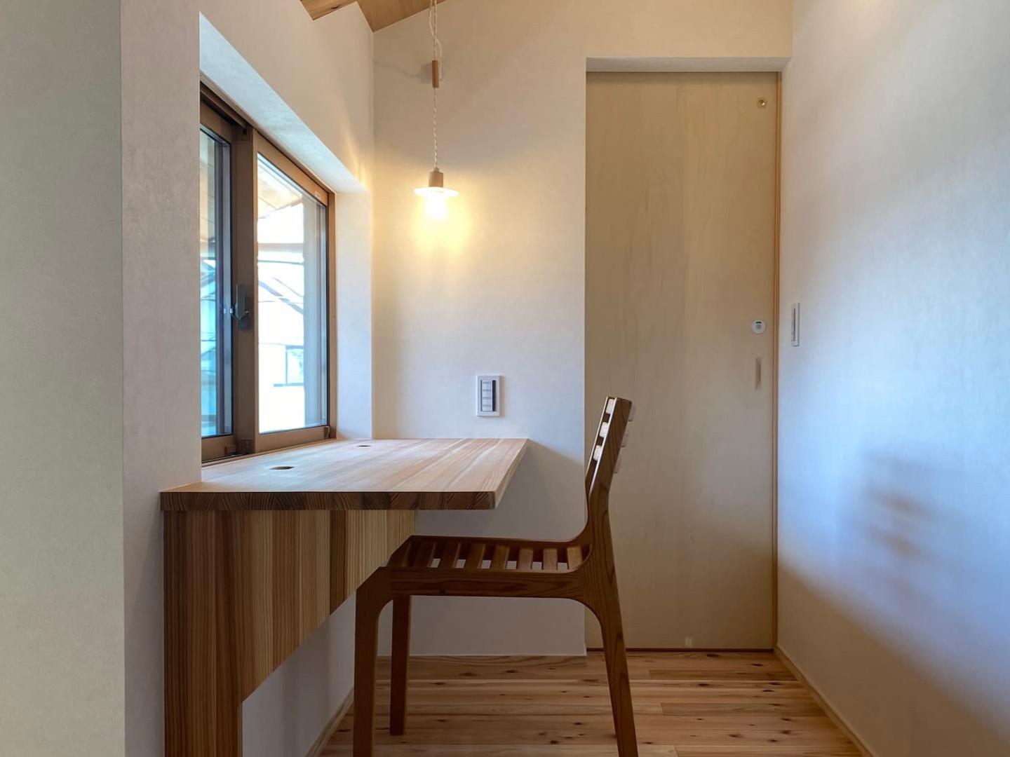 デスクカウンターを勉強机、PC台、趣味、アイロン台にする