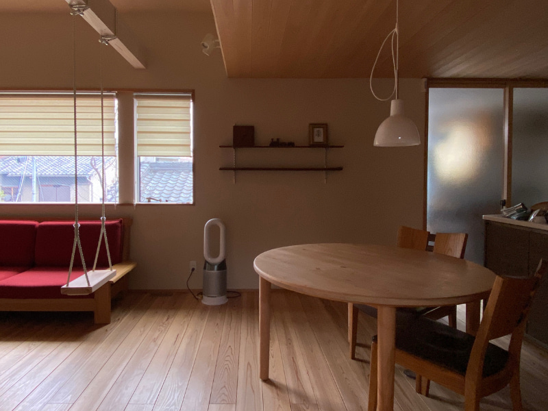 こちらは桧の板張りで統一