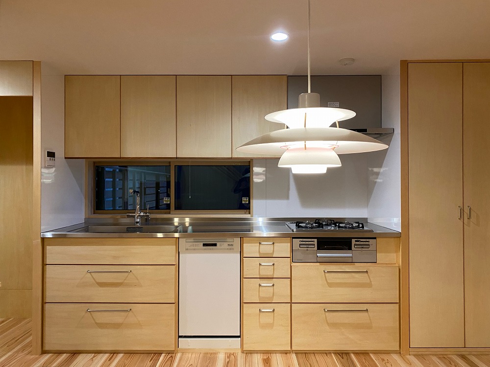 素地で仕上げると木の柔らかさが残り、塗装費用も削減できる