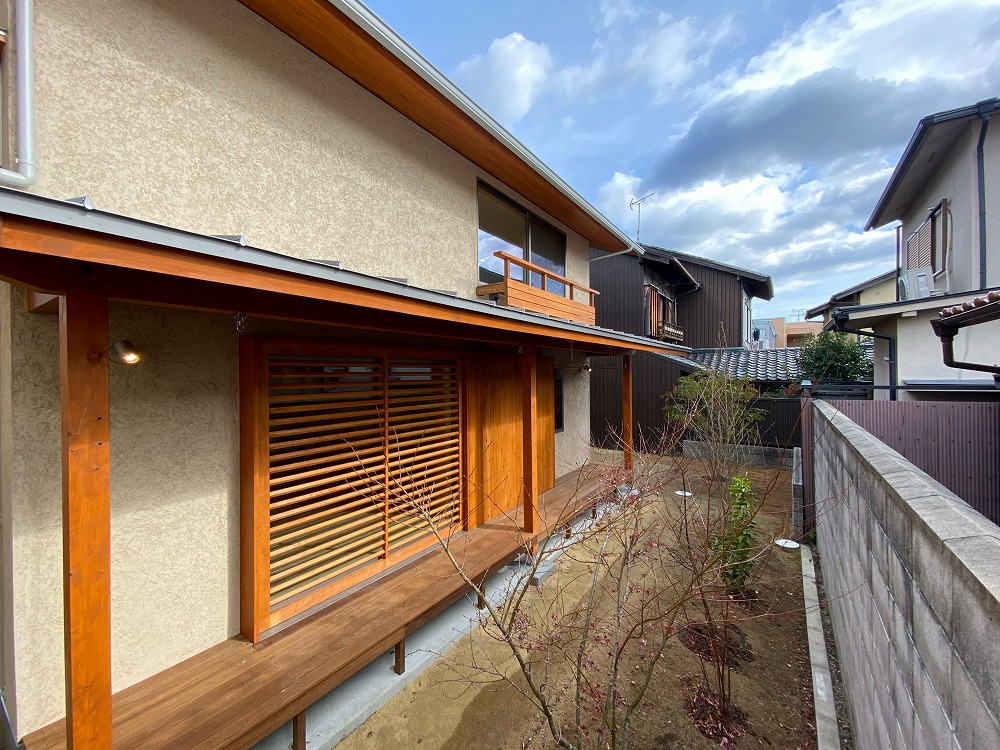 「i-works1.0」は火山灰のシラスを原料としたそとん壁を標準としている