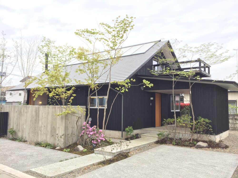 4.0外観。どの形でも緑豊かにして建物を小さく見せることが肝心