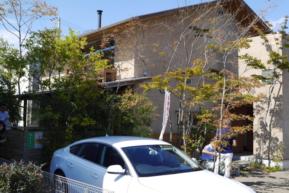 つくばモデルの6年経過。緑が育ち建物は小さく見えてくる