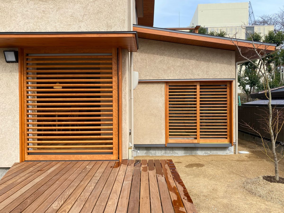 1坪のお風呂、2坪の和室など、下屋で出すという選択もある