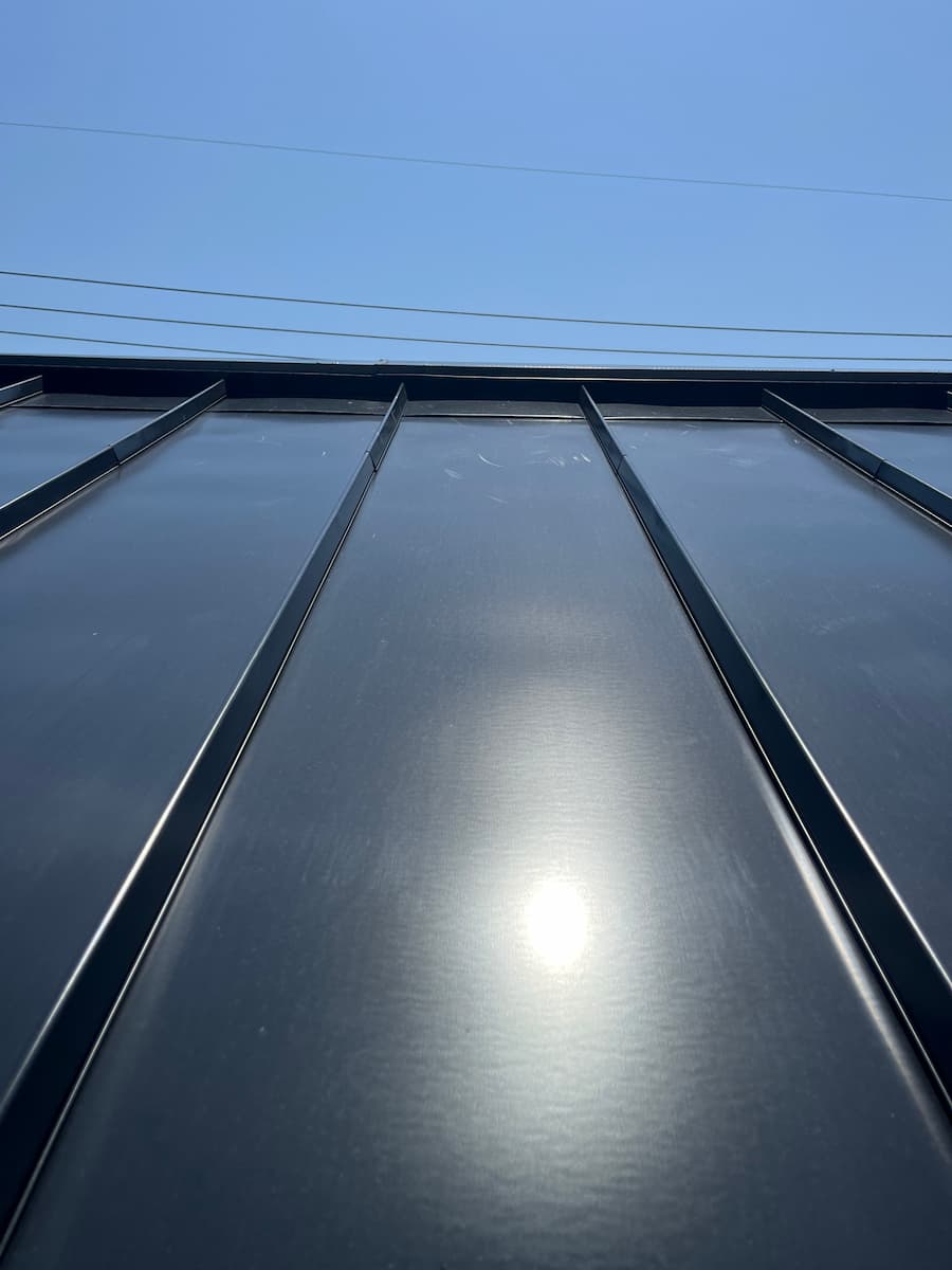 こちらが発電機能のない屋根材