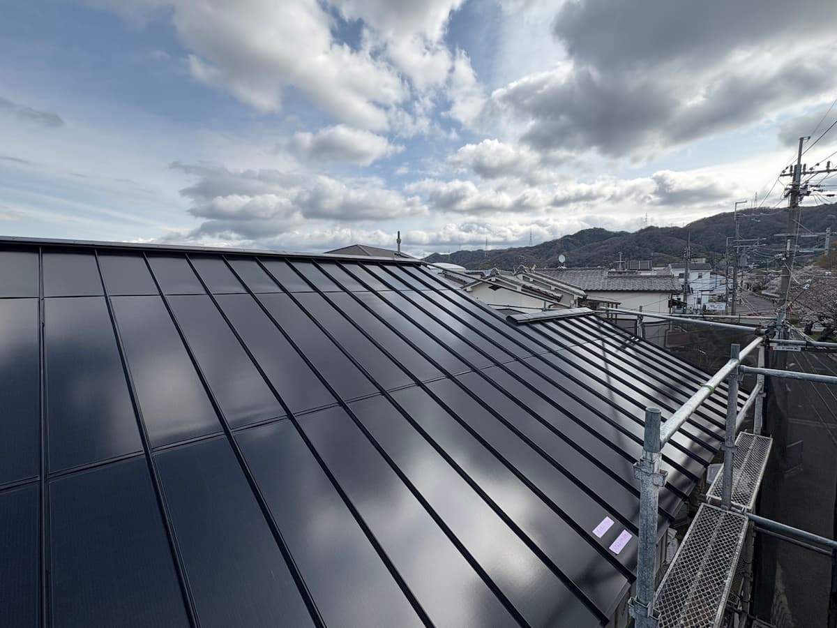 「Roof-1」は肉眼でも違いが分からない程の統一感