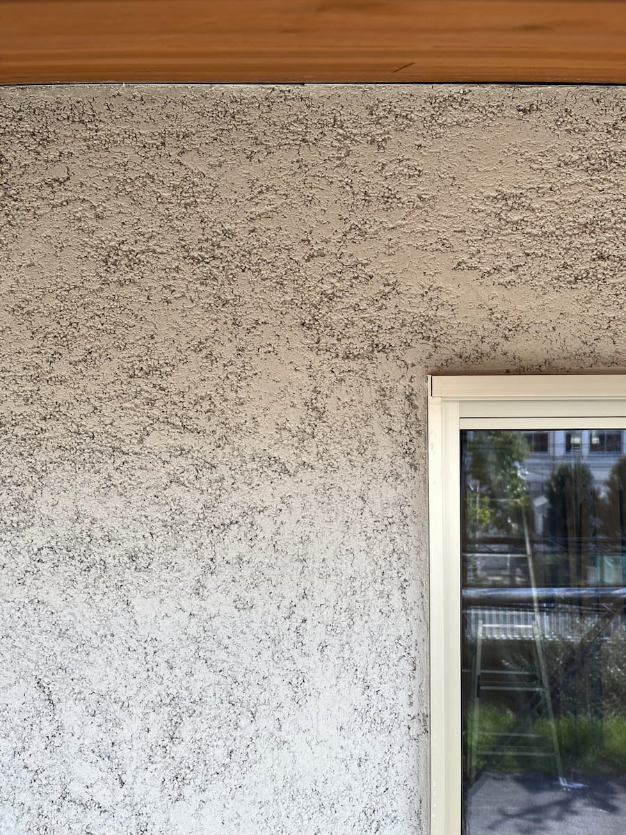 職人の繊細な手仕事で仕上げられたそとん壁 